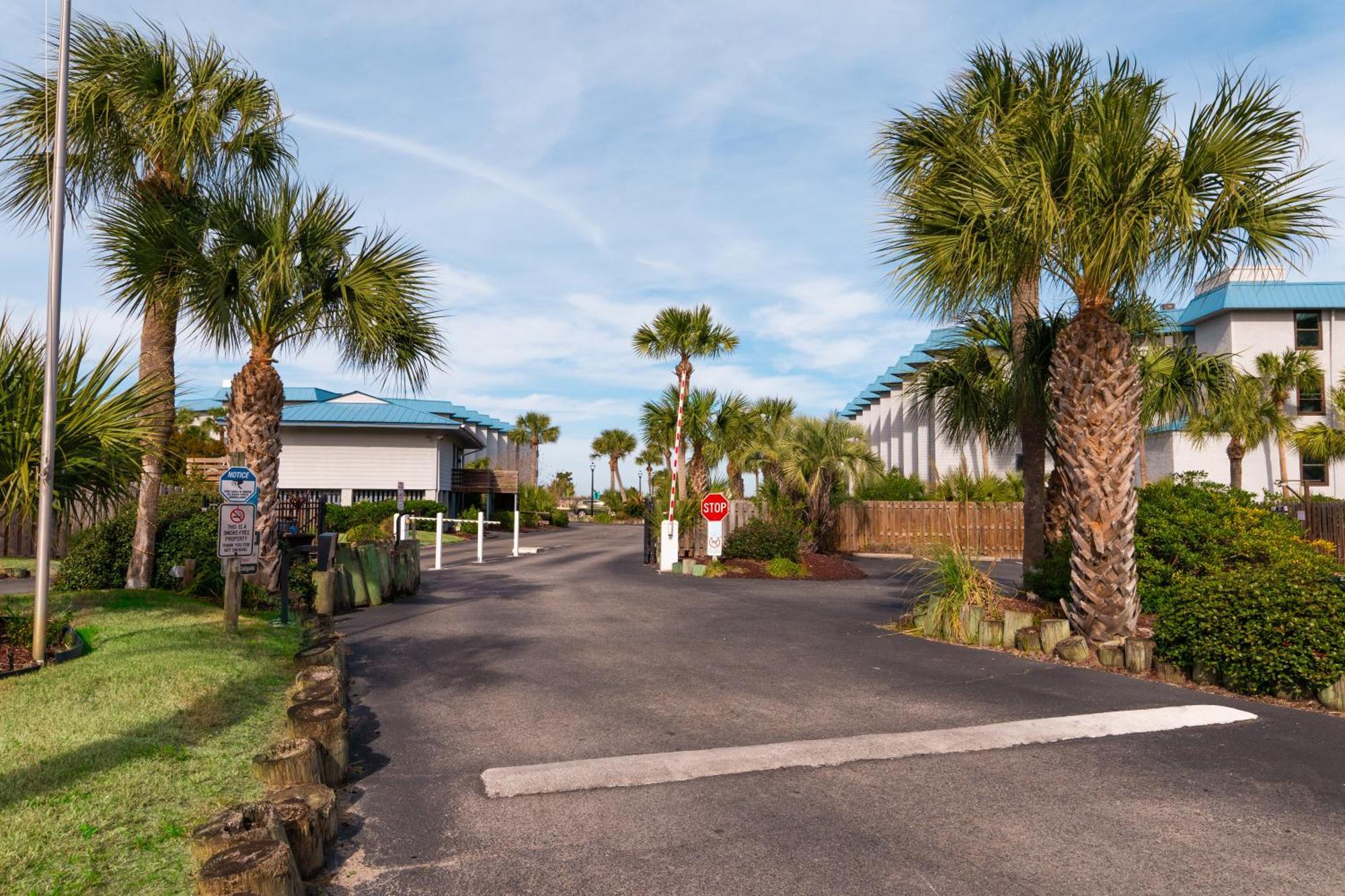 Beach-Pool-Private Balcony Apartment Tybee Island Bagian luar foto