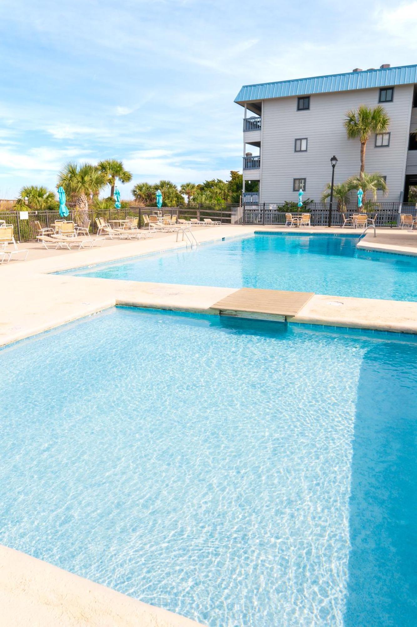 Beach-Pool-Private Balcony Apartment Tybee Island Bagian luar foto